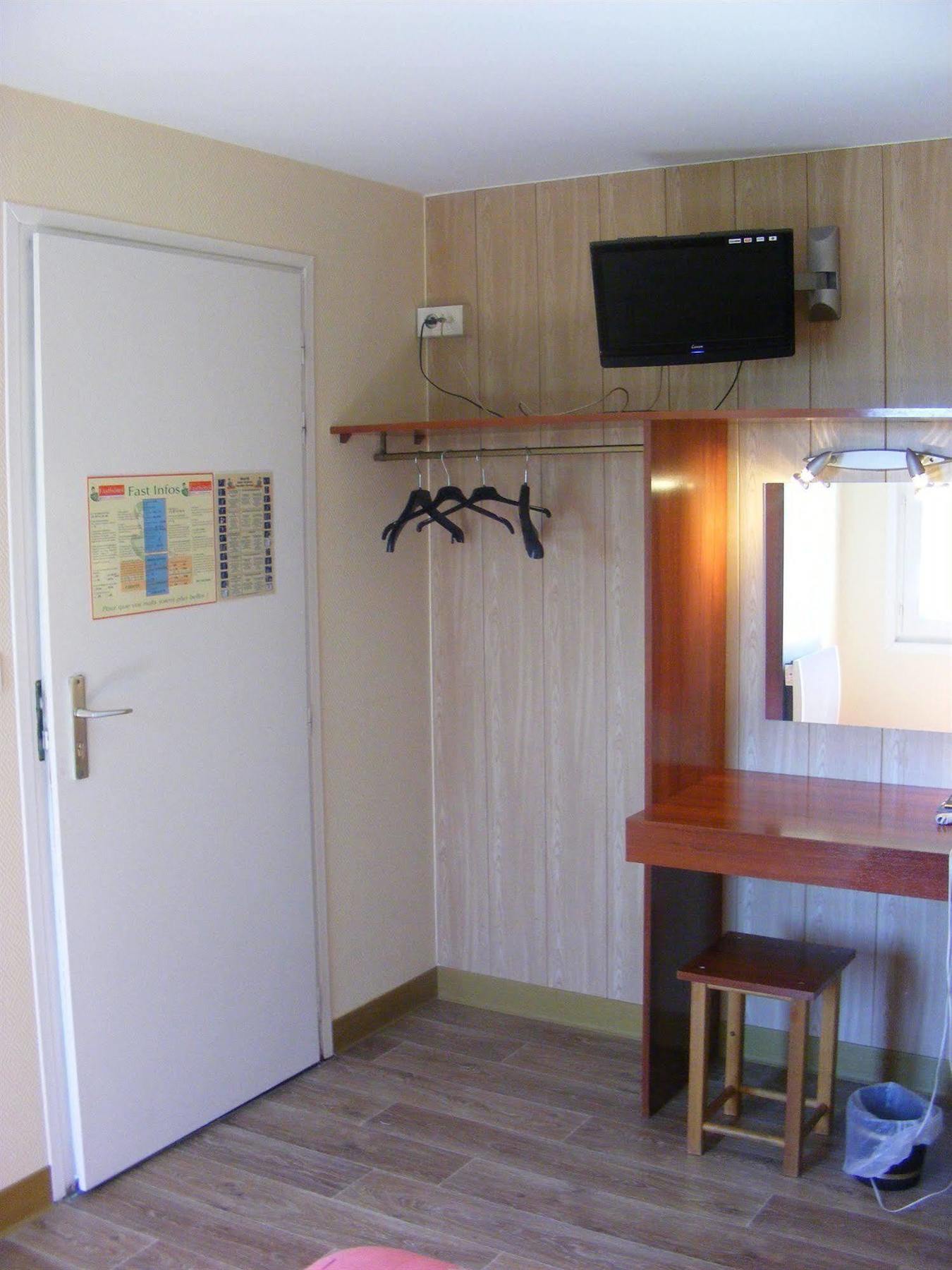 Fast Hotel Colmar Houssen Bagian luar foto
